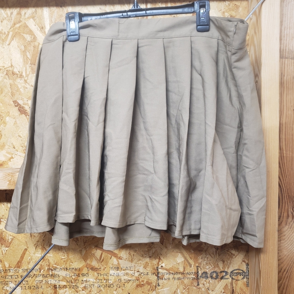 Dolls Kill NWOT Classic Tan Pleated Mini Skirt Size 2X